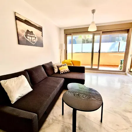 Apartment Prime Location, Pool, Beach, Shops, All Nearby *